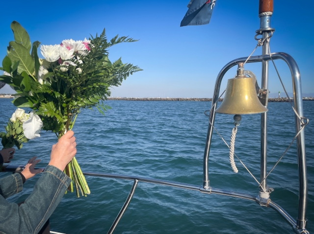 2. 散骨方法の3つの種類と費用相場