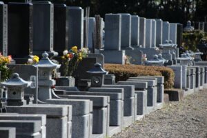 墓じまい後の散骨ガイド｜手続き・費用・注意点と「心の拠り所」を残す方法